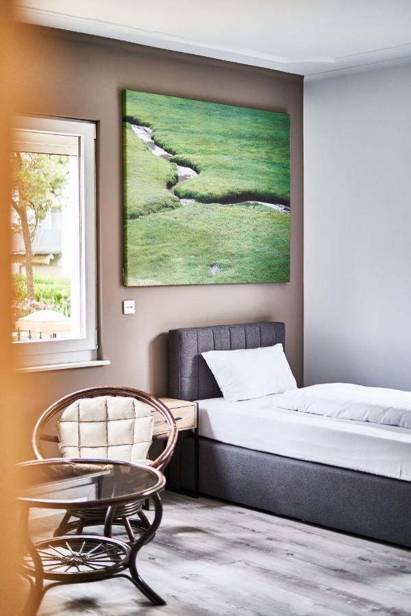 Primera Zimmer Mit Gemeinschaftsbad Singen Buitenkant foto