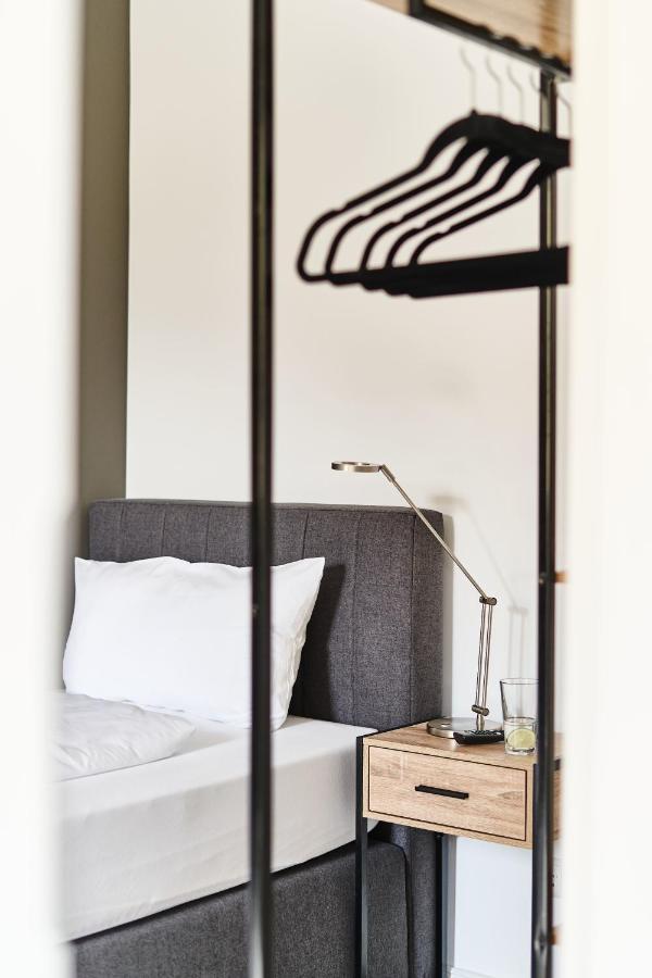 Primera Zimmer Mit Gemeinschaftsbad Singen Buitenkant foto