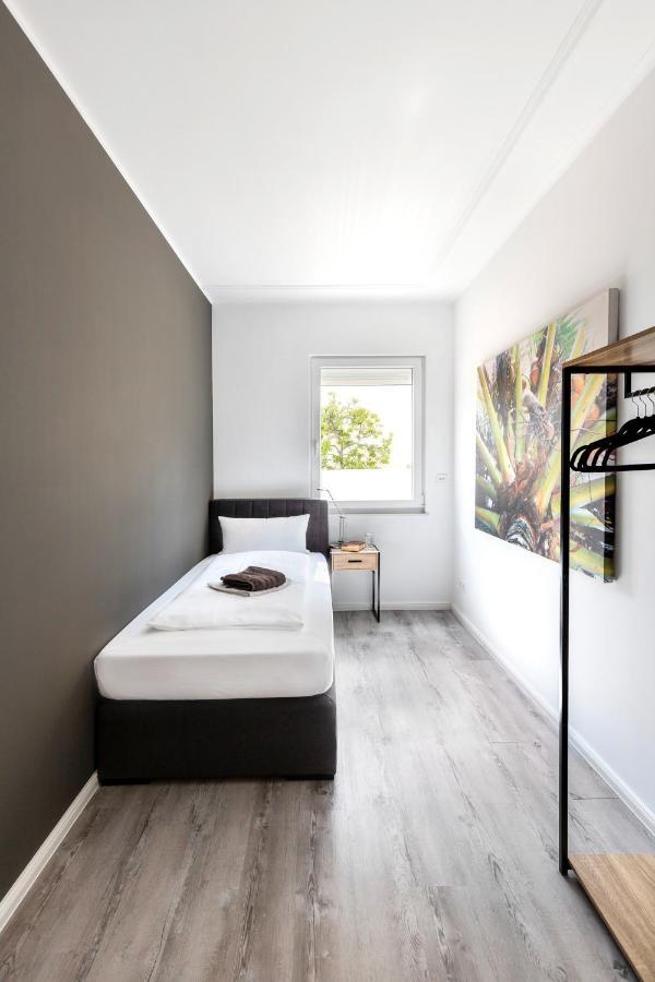 Primera Zimmer Mit Gemeinschaftsbad Singen Buitenkant foto