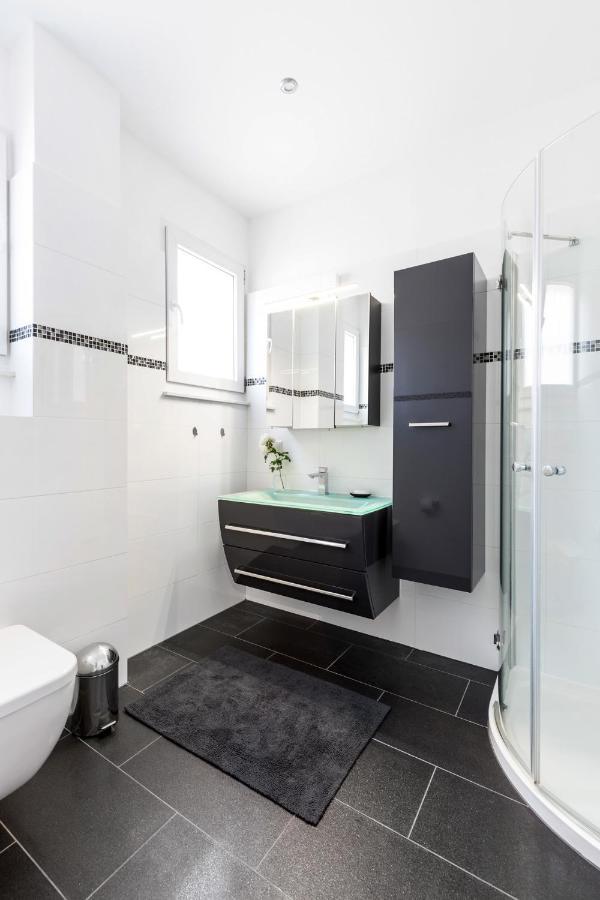 Primera Zimmer Mit Gemeinschaftsbad Singen Buitenkant foto